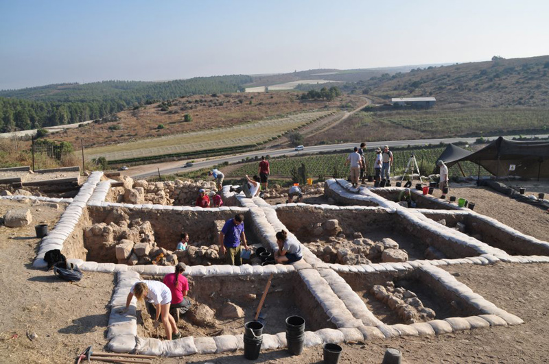 Archaeologists at work excavating the biblical city of Lachish, where an early 12th century BCE Canaanite alphabet inscription was found in 2014.
