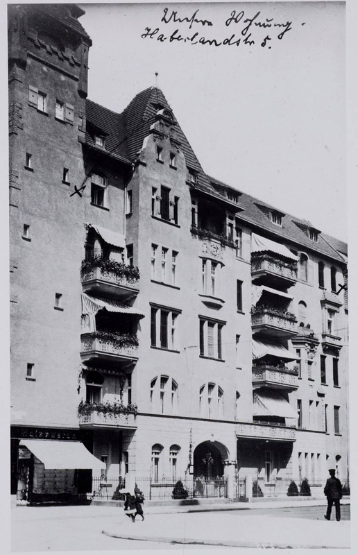 The building in Berlin where the Einsteins lived. The 'X' marks the apartment of Einstein's in-laws. A straight line is drawn to the tower apartment, where Einstein and his wife lived.