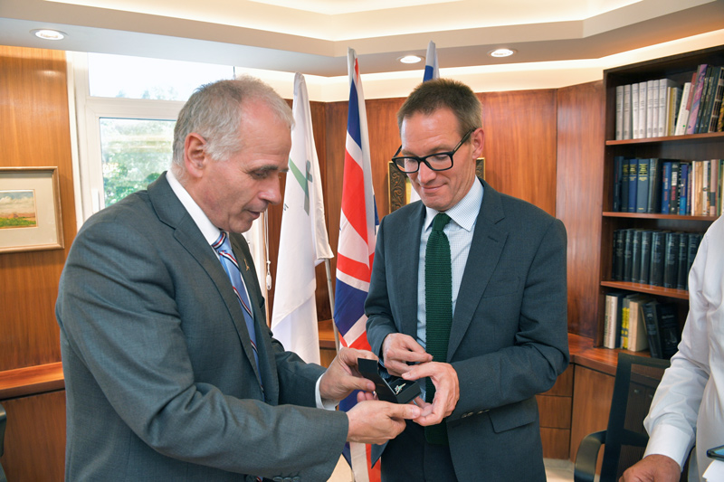 British ambassador to Israel makes HU one of his first stops in new posting