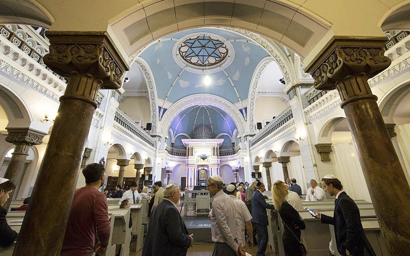 Members of Lithuania's Jewish community wait for the arrival of Prime Minister Benjamin Netanyahu at the Choral Synagogue in Vilnius, Lithuania, August 26, 2018.