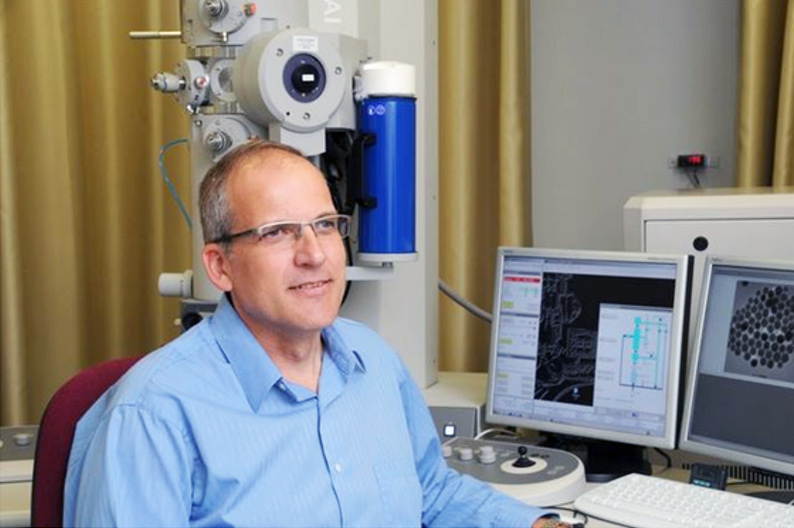 Prof Uri Banin at Hebrew University Nanocenter Lab