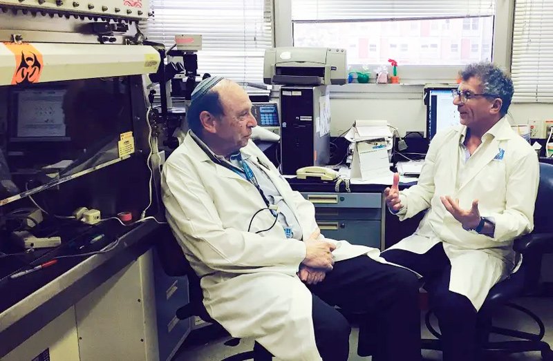 Prof. Reuven Or, left, from the Bone Marrow Transplantation and Cancer Immunotherapy Research Center, speaks with Pluristem CEO Zami Aberman last month.