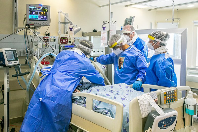 Medical staff at the coronavirus unit, in Ichilov hospital, Tel Aviv, May 4, 2020.