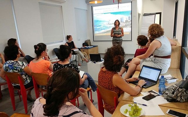 Residents of south Tel Aviv listen to a lecture at the municipality’s new entrepreneurship center in the southern Neve Shaanan neighborhood.