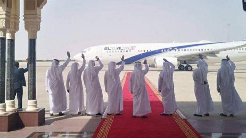 Emirati officials wave off the El Al flight from Abu Dhabi on Tuesday.
