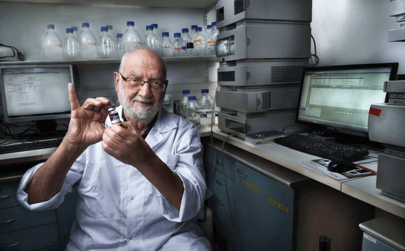 Prof. Chezy Barenholz, Head of the Laboratory of Membrane and Liposome Research, Hebrew University