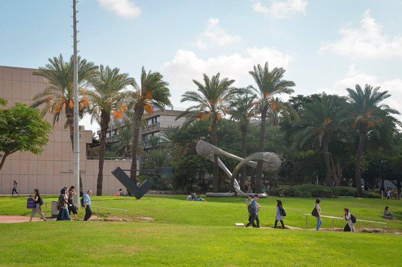 Students at the Tel Aviv University on the first day of the new academic year, October 14, 2018