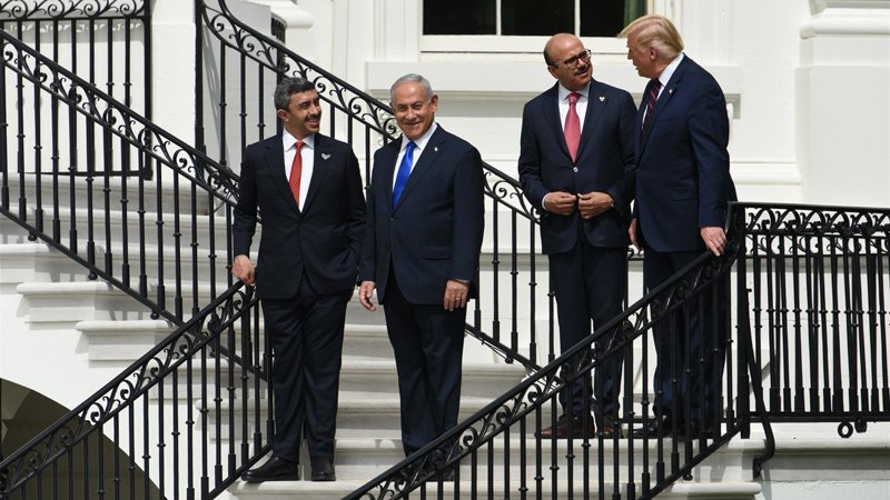 UAE Foreign Minister Abdullah bin Zayed Al Nahyan (left) and Israeli Prime Minister Binyamin Netanyahu head for the normalization ceremony at the White House on September 15. Behind them are (left) Bahraini Foreign Minister Abdullatif bin Rashid Al Zayani and US President Donald Trump.
