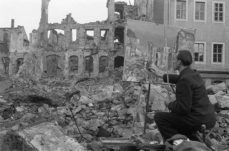 Painter Theodor Rosenhauer at work in Dresden after the allied bombing raids of February 13, 1945.