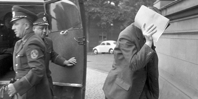Heinz Felfe as a defendant on the way to the court in 1963.