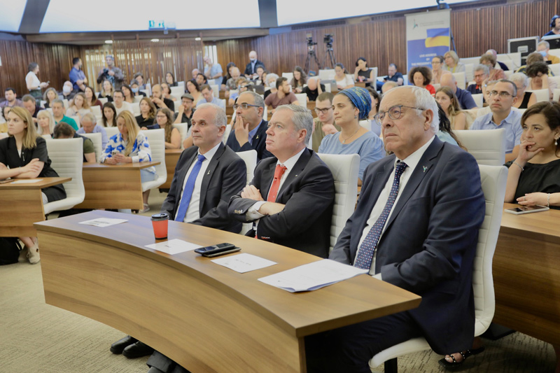 Front row, L to R: HU President Prof. Asher Cohen, Ukrainian Ambassador to Israel Yevgen Korniychuk, HU VP Amb. Yossi Gal