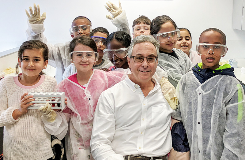 With elementary school students while visiting the Joseph Meyerhoff Youth Centre at the Hebrew University’s Safra campus.